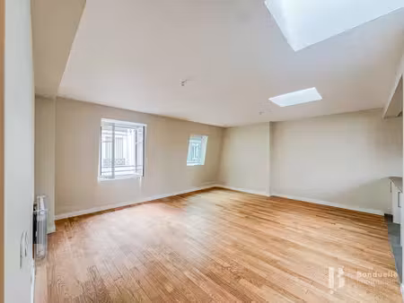 location appartement 4 pièces 89.7 m² à paris 8ème (75008)  3 428 €