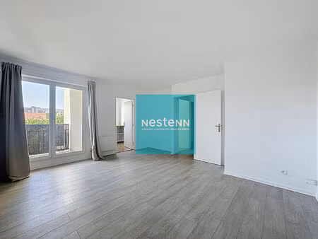 bel appartement f2 avec balcon et parking à 10 min de la gare montigny-beauchamp