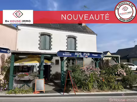 ancien bistrot avec habitation  garage  dépendance et places de stationnement