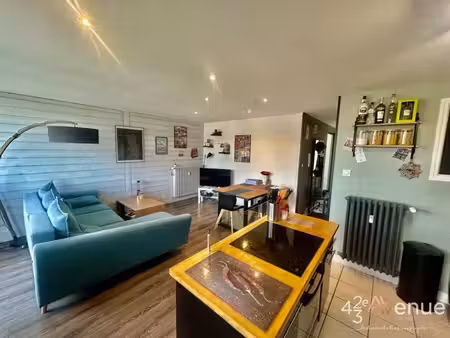 dernier étage avec balcon et garage