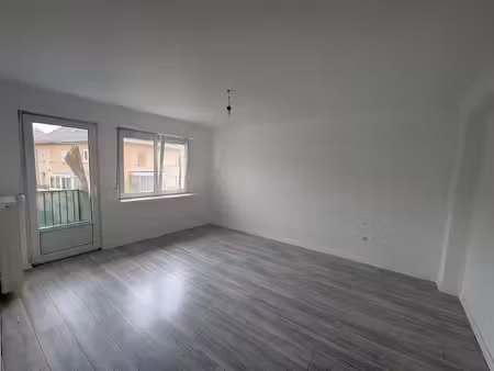 appartement f3 de 77m2 avec grand balcon - cave et garage