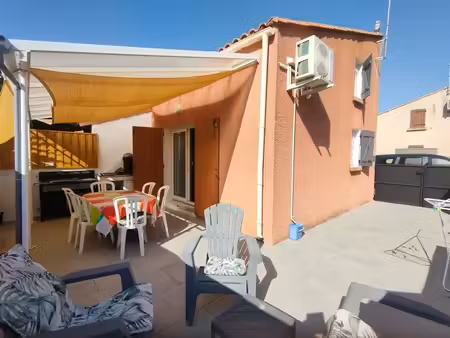 grau d'agde - maison renove et meublée - t2 + mezzanine en rez-de-jardin terrasse - 2 pièc