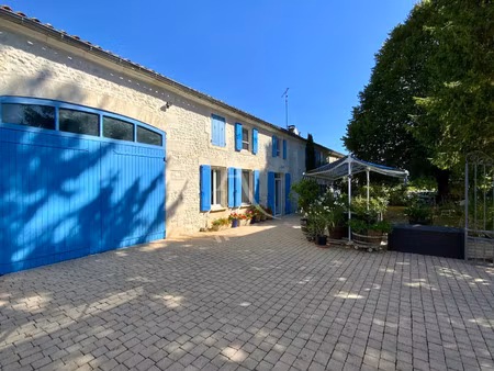 vente maison 8 pièces 224 m² jonzac (17500)