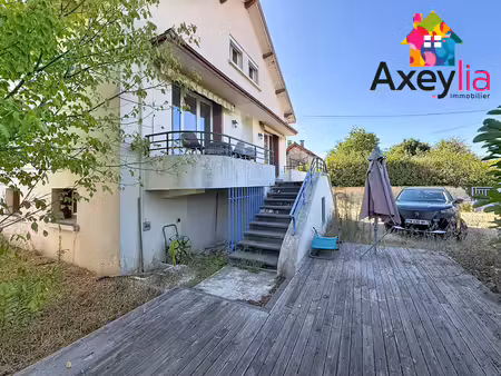 a vendre - pouilly-sous-charlieu - maison d'habitation avec 5 chambres  garage et terrain
