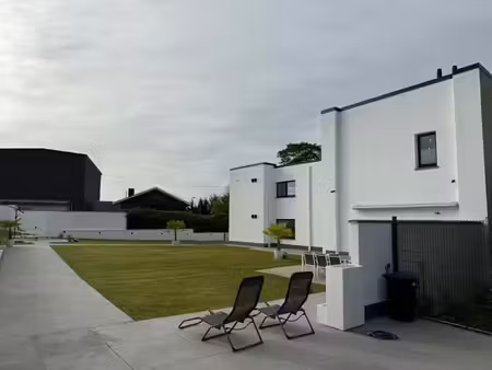 ensemble immobilier de standing comprenant 4 appartements