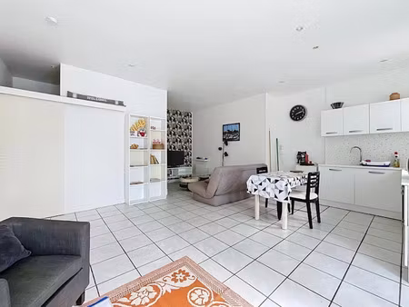 location meublée appartement 2 pièces 51.95 m² à la rochelle (17000)  785 €