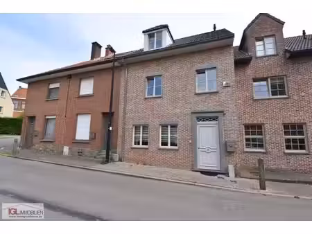 maison spacieuse et économe en énergie avec 3 chambres au...