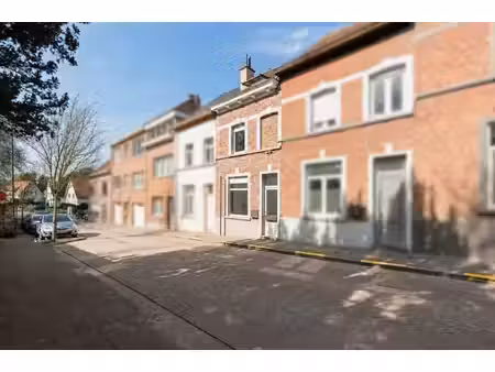 à vendre à meise  charmante petite maison.