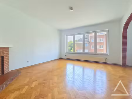 bel appartement 2 chambres avec terrasse et cave