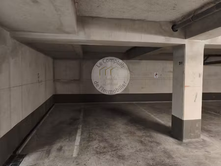 à vendre lot de 2 places de stationnement à proximité immé