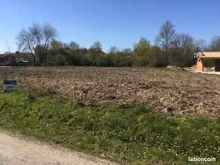 terrain 638 m² ambares et lagrave
