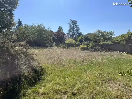 terrain 609 m² avensan