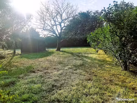terrain 700 m² ambares et lagrave