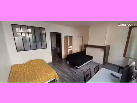 studio meublé avec cuisine séparée 28m²