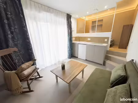 studio meublé rénové – tout inclus – cour intérieure