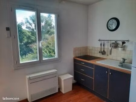 t1bis rénové dans maison de 3 logements