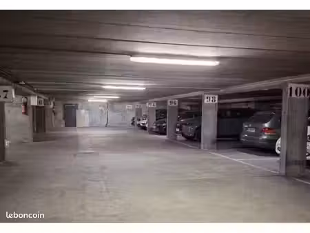 place parking souterrain (à coté gare du guichet rer / b bus)
