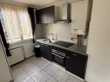appartement t3 avec balcon  résidence sécurisée