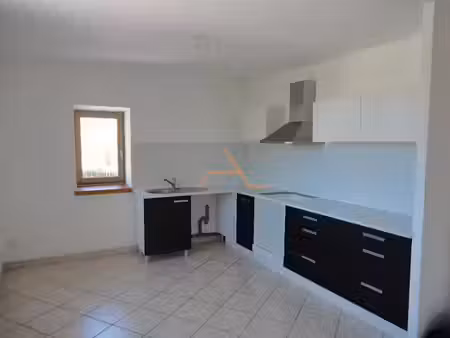 location appartement 3 pièces 80 m² à saint-gervais-sur-roubion (26160)  675 €
