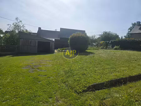 terrain constructible guemene 615 m² avec bâtisse et garage.