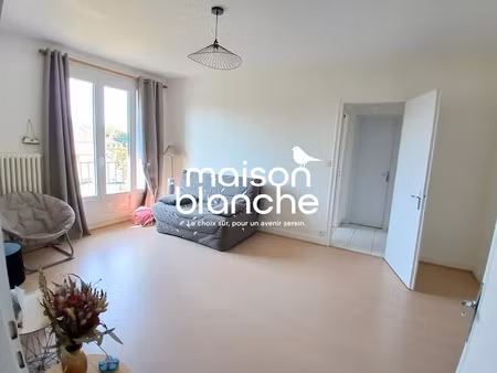 location appartement 2 pièces 43.09 m² à parthenay (79200)  460 €