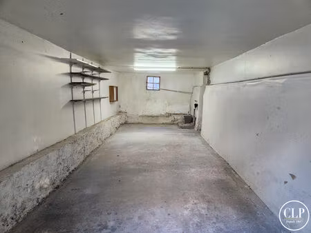 grand box avec espace de stockage - montreuil