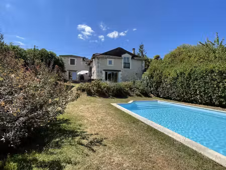 propriété de village en pierre pleine de caractère avec inté