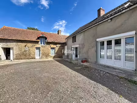 maison de plain pied en pierre à rénover avec dépendances