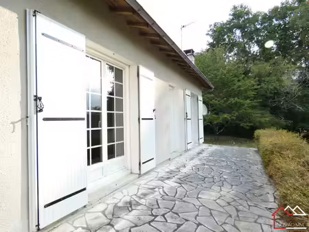 maison avec terrain constructible de 4 379 m² – un fort poten