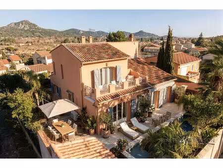 appartement duplex 5 pièce(s) 144 m2 piscine privée 83260 la moutonne