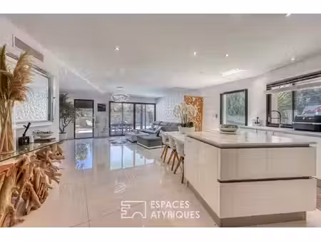 villa contemporaine avec piscine