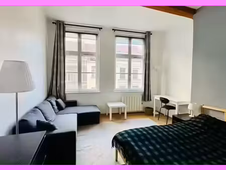 location meublée appartement 2 pièces 30 m² à lille (59000)  900 €