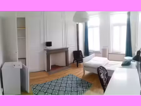 location meublée appartement 5 pièces 15 m² à lille (59000)  530 €