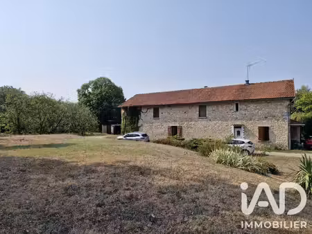 maison à champagne-mouton (16350)