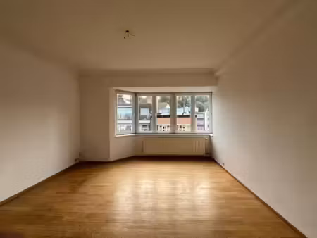lumineux appartement 1 chambre avec terrasse.