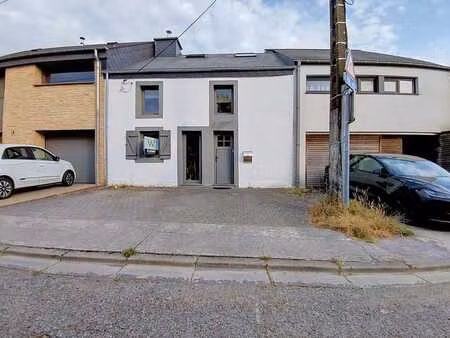 charmante fermette entièrement rénovée à louer à vance