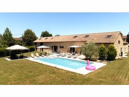 elegante longere de caractere de 338 m² entierement renovee avec piscine et parc de 3108..