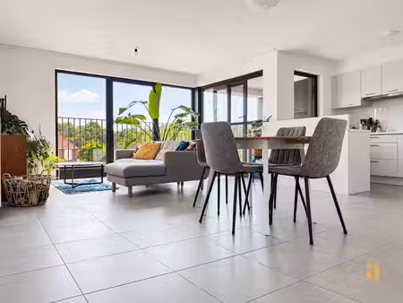 zonnig en lichtrijk appartement met waterzicht