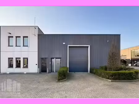529 m² de bureaux avec 205 m² d'entrepôt et 10 places de ...