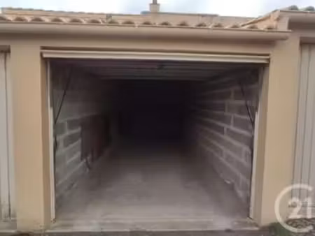 location garage box et parking aux sables-d'olonne (85100) : à louer / 16m² les sables-d'o