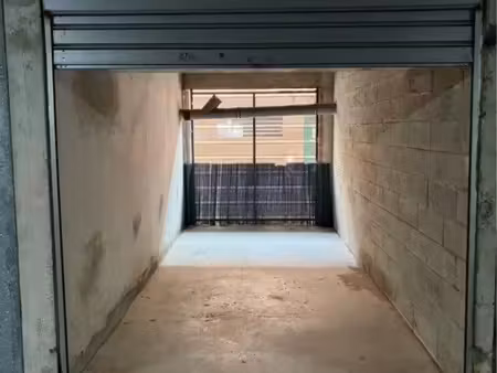 box (garage fermé )