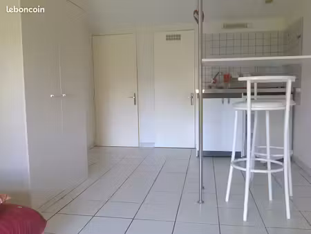 loue studio meublé saint benoît 86280