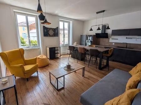charmant t2 meublé rénové de 45 m² en plein cœur de saint-laurent-sur-saône