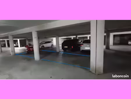 rare - grand parking sécurisé 22 m² – proche faculté de médecine