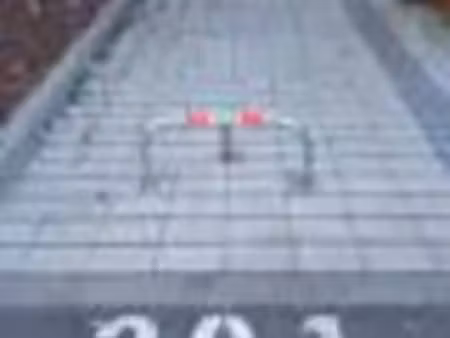 parking privé de 13m2 50 charges comprises