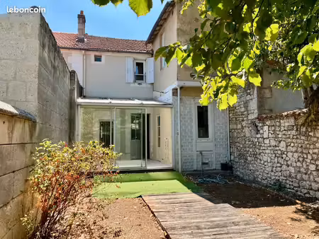 angoulême - victor hugo - belle maison de ville f4 bis rénovée  jardin clos