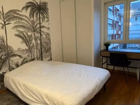pièce privée et meublée proche commodités