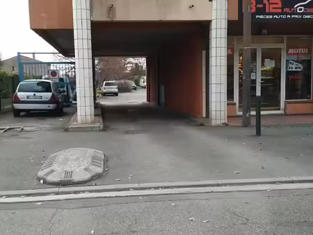 loue place de parking aérien dans une résidence fermé. place des pradettes 31100 toulouse 