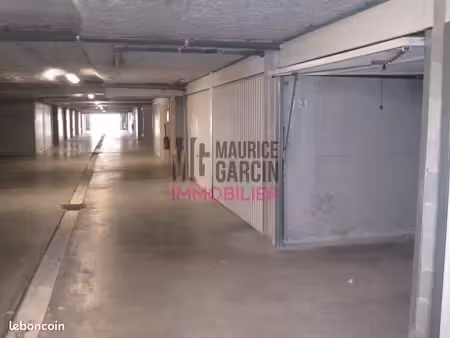 parking/box 15 m² l'isle-sur-la-sorgue