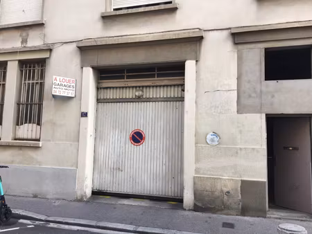 parking moto - 17 rue montesquieu 69007 lyon